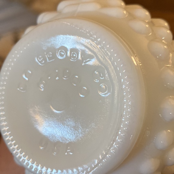 2 E.O Brody Co Vintage White Milk Glass Vase - Picture 4 of 11
